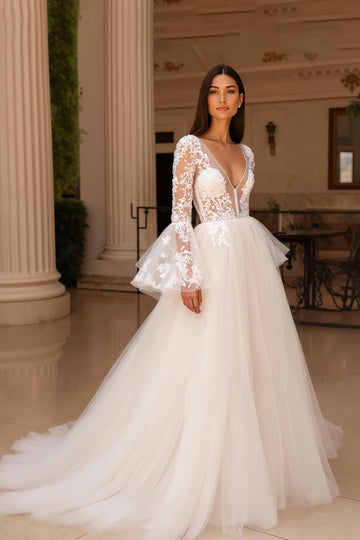 Tulle ivoire Une ligne col V dentelle robe de mariée avec manches évasées